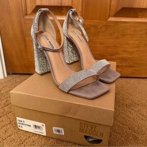Steve Madden women’s 8.5 silver rhinestone 4” Heels used with box